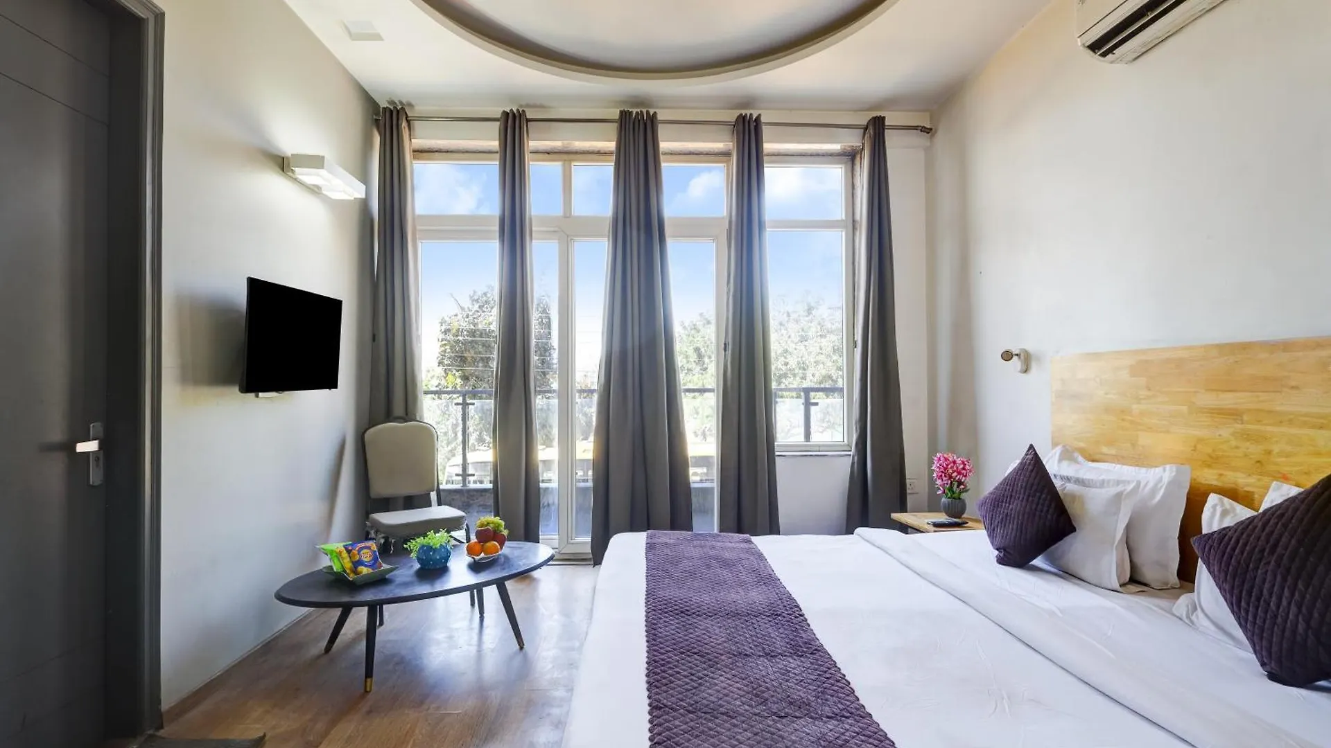 מלון גורגאון Wedlock Corporate Suites - Sohna Road