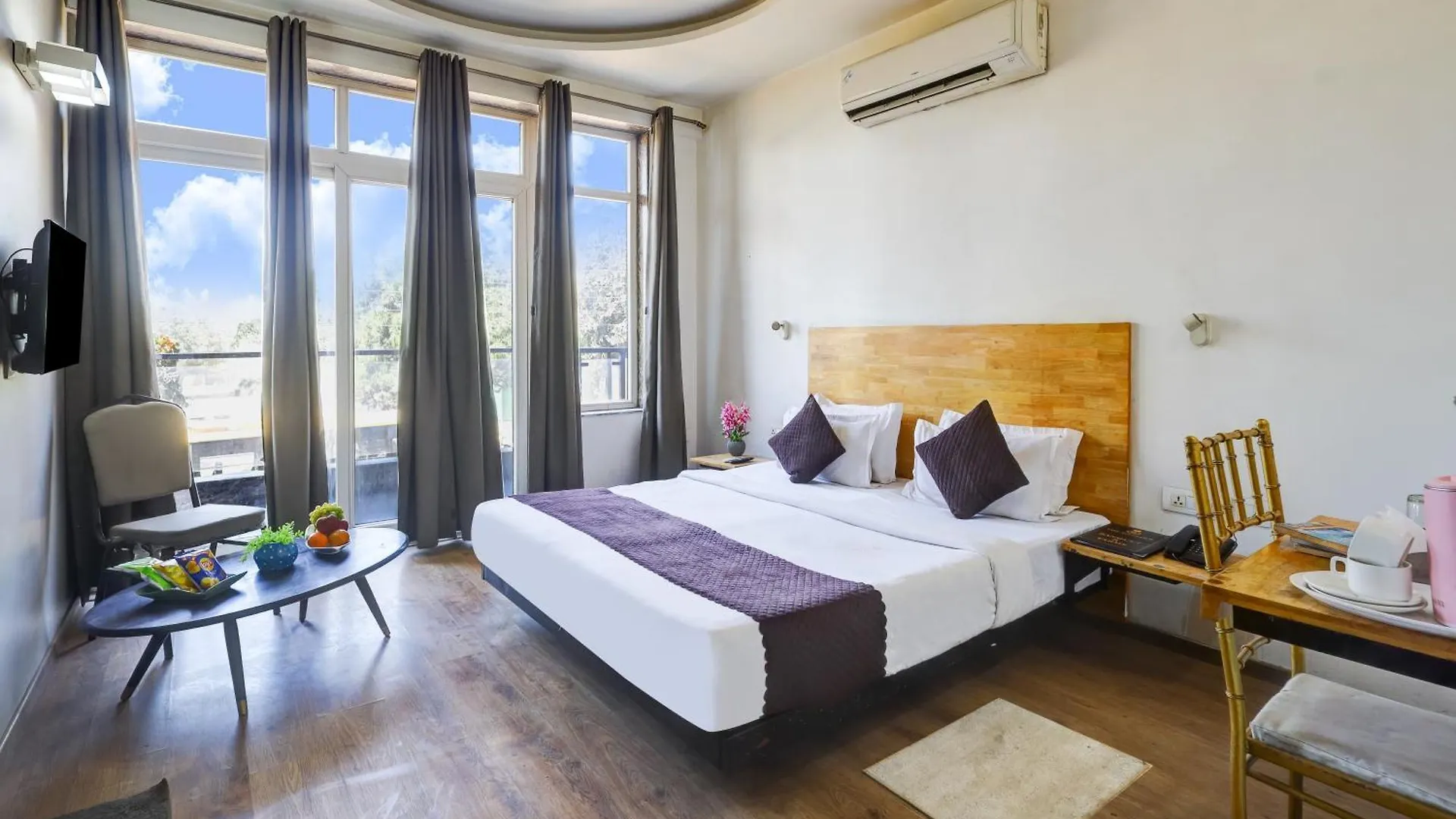 גורגאון Wedlock Corporate Suites - Sohna Road 3*,